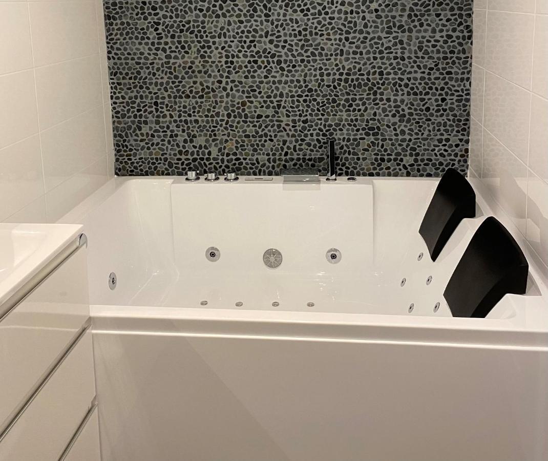 Le Gite De Lancelot Avec Balneo City Center Sens Kültér fotó